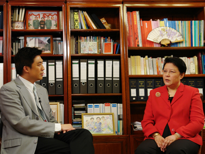 Mrs. Rita Fan being interviewed by program host Li Chan-Wing at the President’s office of the Legislative Council Building.