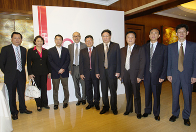 香港點心電視有限公司董事龐俊怡先生(左三),董事/行政總裁司徒傑先生(左四)與廣東省人民政府、廣東省委宣傳部、廣東省廣播電影電視局、南方廣播影視傳媒集團、中央政府駐香港聯絡辦公室負責人合影。