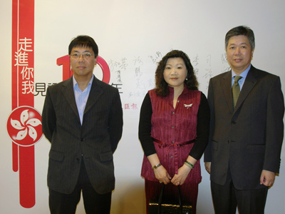 Three representatives from the HKSAR Information Services Department, namely, Mrs. Juliana Chen, JP (center), Deputy Director, Mr. Tam Sik-yeung (left), Asistant Director (Local Public Relations) and Mr. Patrick Wong (right), Press Secretary to Financial Secretary, attended the cocktail party.