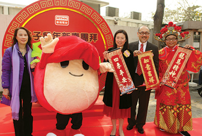 Ms. Grace Foo (third from right), Acting Director of Broadcasting, pictured together with Mr. Kit Szeto (second from right), Director & CEO of Dim Sum TV, and Ms. Lynna Qi (left), Controller of Corporate Communication of Dim Sum TV.