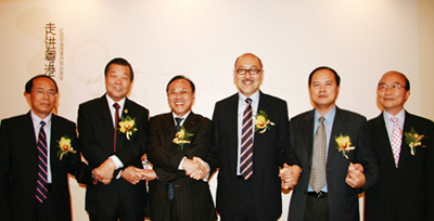 Representative from the six participating media outlets from Guangdong and Hong Kong, from left to right: President of Southern Television Guangdong, Mr. Ou Nianzhong; President of Hong Kong Wen Wei Po Daily News, Mr. Zhang Guoliang; President of Nan Fang Daily, Mr Yang Xingfeng; Director & Chief Executive Officer of Dim Sum Television, Mr. Kit Szeto; President of Bauhinia Magazine, Mr.Liu Weizhong; and Director of Broadcasting of Radio Television Hong Kong, Mr. Franklin Wong.