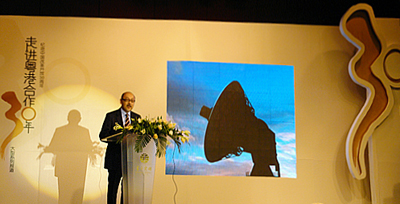 Director and Chief Executive Officer of Dim Sum TV, Mr. Kit Szeto, delivers a speech during the ceremony.