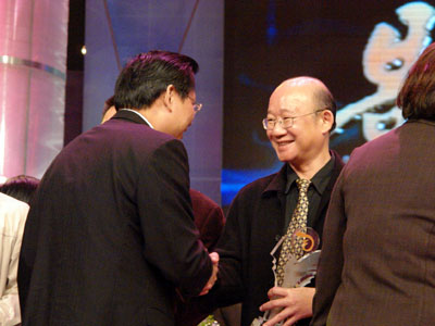 Dim Sum TV’s Executive Vice President & Chief Operation Officer, Mr. Giovanni Chan, accepts an award on behalf of his broadcaster.