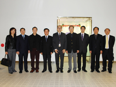 圖為點心衛視董事及行政總裁司徒傑先生(圖中)與廣東省委宣傳部副部長、廣東省人民政府新聞辦公室主任李守進先生(左四),廣東省人民政府港澳事務辦公室副主任林迪夫先生(右四)等來訪領導合照。