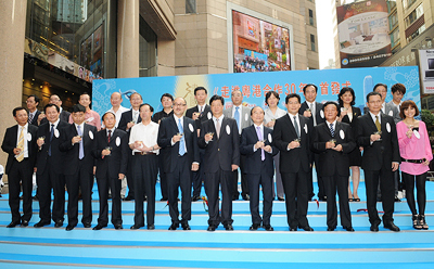 The guests at the event toasting the success of the joint projects between Dim Sum TV and media partners from Hong Kong and Guangdong commemorating the 60th anniversary of the founding of the PRC.