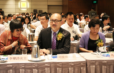 (由左至右):香港極地探險家李樂詩,點心衛視董事兼行政總裁司徒傑,四川南充市委宣傳部長馬道蓉。