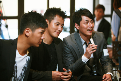 從左至右: Howard、Woody、Sam,一起接受訪問。