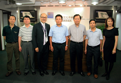 從左至右:點心衛視執行副總裁兼台長林瑞軍先生,廣東省人民政府新聞辦公室副主任劉戈理先生, 點心衛視董事兼行政總裁司徒傑先生,省委宣傳部副部長、省人民政府新聞辦公室主任莫高義先生,南方廣播影視傳媒集團總裁張惠建先生,省人民政府新聞辦公室副主任韋文忠先生,點心衛視公共事務部總監戚山寧小姐。