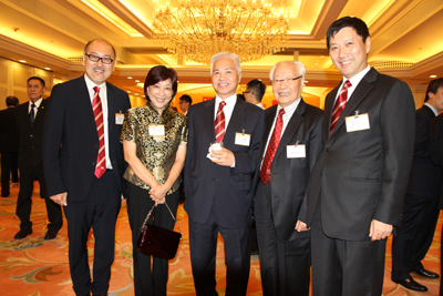 An old friends’ reunion. From left to right: Mr. Kit Szeto, Dr. Ann Chiang, Committee Member of the CGCC, Dr. Charles Yeung, prominent industrialist Dr. Chiang Chen, Professor Raymond Leung, Standing Committee Member of the CGCC.
