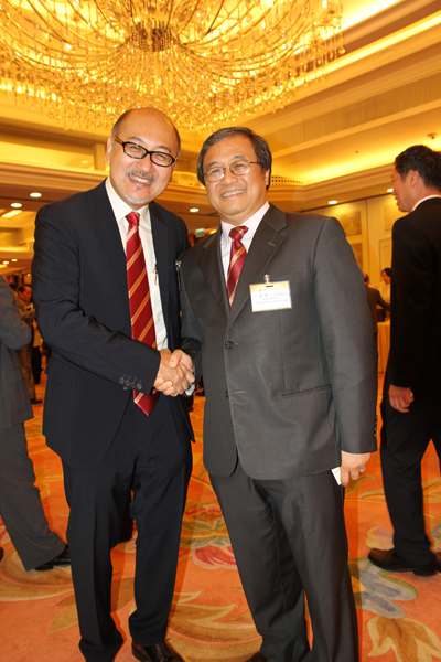 司徒傑先生和中總永遠榮譽會長王敏剛先生有開發文化產業的共同興趣和志向。