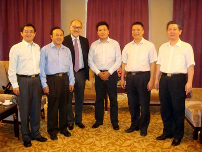 A meeting of great minds. From left to right: Mr. Xu Ke, Deputy Chief Editor of Hong Kong Wen Wei Po Daily News; Mr. Yang Xingfeng, Chairman of Nangfang Media Group and President of Nanfang Daily; Mr. Kit Szeto, Director & Chief Executive Officer of Dim Sum TV; Mr. Mo Gaoyi, Deputy Director of the Publicity Department, Guangdong Provincial Committee of the Communist Party of China and Director of the Information Office of the People’s Government of Guangdong Province; Mr. Guan Peng, Vice Mayor of the People’s Government of Zhaoqing Municipality, Guangdong Province; Mr. Li Heping, Deputy Director of the Management Committee of Yangcheng Evening News.