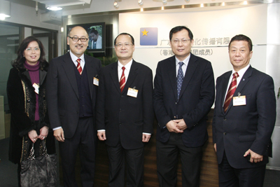 考察團一行到訪點心衛視。由左至右:中總會董、森發(香港)有限公司行政總裁梁婉儀女士,司徒傑先生,蔡冠深先生,張惠建先生,林光如先生。