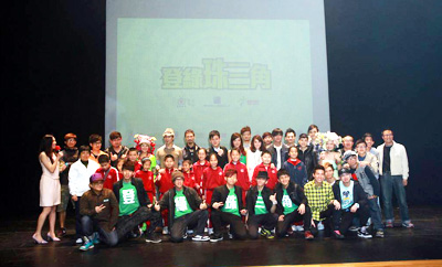 Hosts Kay Tse, Soler, Terence, Woody, Rika with some of the guests and dancers after the press conference.