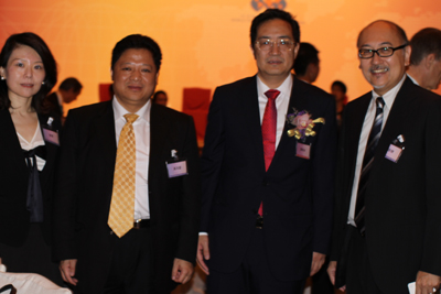 司徒傑先生與部分傳媒高層代表。從左至右:香港文匯報社長助理施倩小姐,香港衛視行政總裁高洪星先生,文匯報副社長馮瑛冰先生,司徒傑先生。