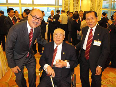 由左至右:司徒傑先生,美心集團名譽主席、中總永遠名譽會董伍沾德博士,遠大貿易有限公司董事長總經理李歡先生。
