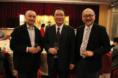 由左至右:陸曉丹先生,澳門新聞局局長陳致平先生,司徒傑先生。