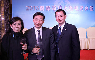 由左至右:莊漪小姐,廣東省新聞辦常務副主任張知幹先生和副主任鄧鴻先生。