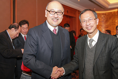 香港立法會曾鈺成主席和司徒傑先生合照。