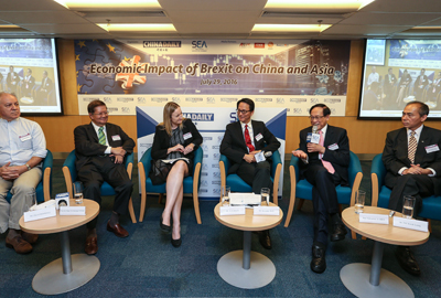 Guests attended at the forum: (From left) Mr Savid Dodwell, Executive Director of Hong Kong-APEC Trade Policy Study Group; Tan Sri Dato’ Dr. Michael Yeoh, Co-Founder and Chief Executive Officer of The Asian Strategy & Leadership Institute (ASLI), Ms. Jo Hawley, Director of Trade and Investment, Hong Kong & Macao, British Consulate-General; Mr Zhou Li, Editorial Board Member of China Daily Group of Publisher & Editor-in-Chief of China Daily Asia Pacific; Prof. Edward K. Y. CHEN, President, Qianhai Institute for Innovative Research; Mr. TSE Kwok Leung, Head of Economics & Policy Research, Bank of China (Hong Kong) Limited.
