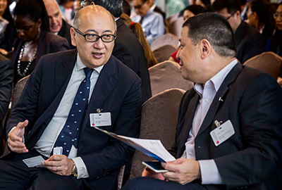 Mr Kit Szeto exchanges with the guests at the Seminar