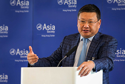 Dean XIANG Bing, the Founding Dean-cum-Professor of China Business and Globalization of the Cheung Kong Graduate School of Business delivers a keynote speech (Photo by China Daily)