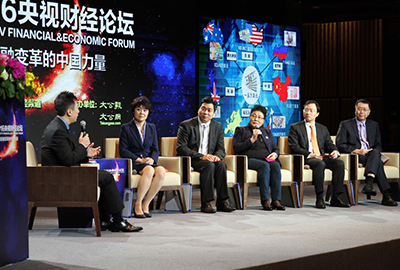 (from left to right) Mr Chen Weihong, Host of CCTV Financial Channels, Ms Cui Li,
Macro Research Director & Managing Director of CCB International, Mr Zhu Haibin, China Chief economist & Managing Director of JP Morgan Chase, Ms Tan Yaling, Dean of China Forex Invest Research Institute, Mr Shen Jianguang, Chief economist & Managing Director of MIZUHO SECURITIES ASIA LIMITED, Mr Francis T. Lui, Professor of economics, HKUST