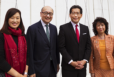 由左至右:香港電臺副廣播處長葉李杏怡,點心衛視董事兼行政總裁司徒傑先生,商務及經濟發展局局長蘇錦梁,香港電臺副廣播處長廖麗怡新春團拜現場合影留念