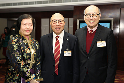 由右至左:中總秘書長楊漫綺女士,中總永遠榮譽會長莊學山,中總常務會董司徒傑先生現場合影留念