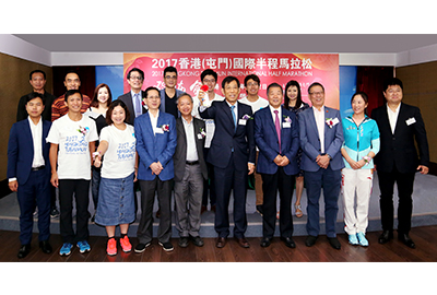香港大公文匯傳媒集團董事長、本次賽事組委會主席姜在忠為此次比賽正式啟動鳴響發令笛,現場嘉賓共同祝願活動順利舉辦