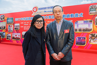 香港點心衛視副總裁莊漪女士(左)和鳯凰衛視國際廣告經營副總裁劉慶東先生(右)合影留念
