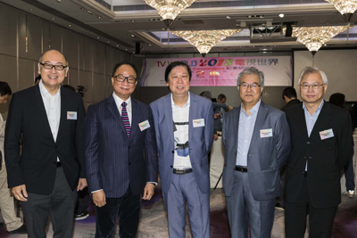 (由左至右)點心衛視董事兼行政總裁司徒傑先生、香港電視專業人員協會會長徐小明先生、亞洲電視數碼媒體有限公司行政總裁吳雨先生、香港電視專業人員協會副會長林旭華先生、美亞娛樂資訊集團有限公司董事總經理唐慶枝先生合影留念